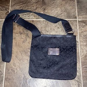 Tommy Hilfiger ours/cross body purse